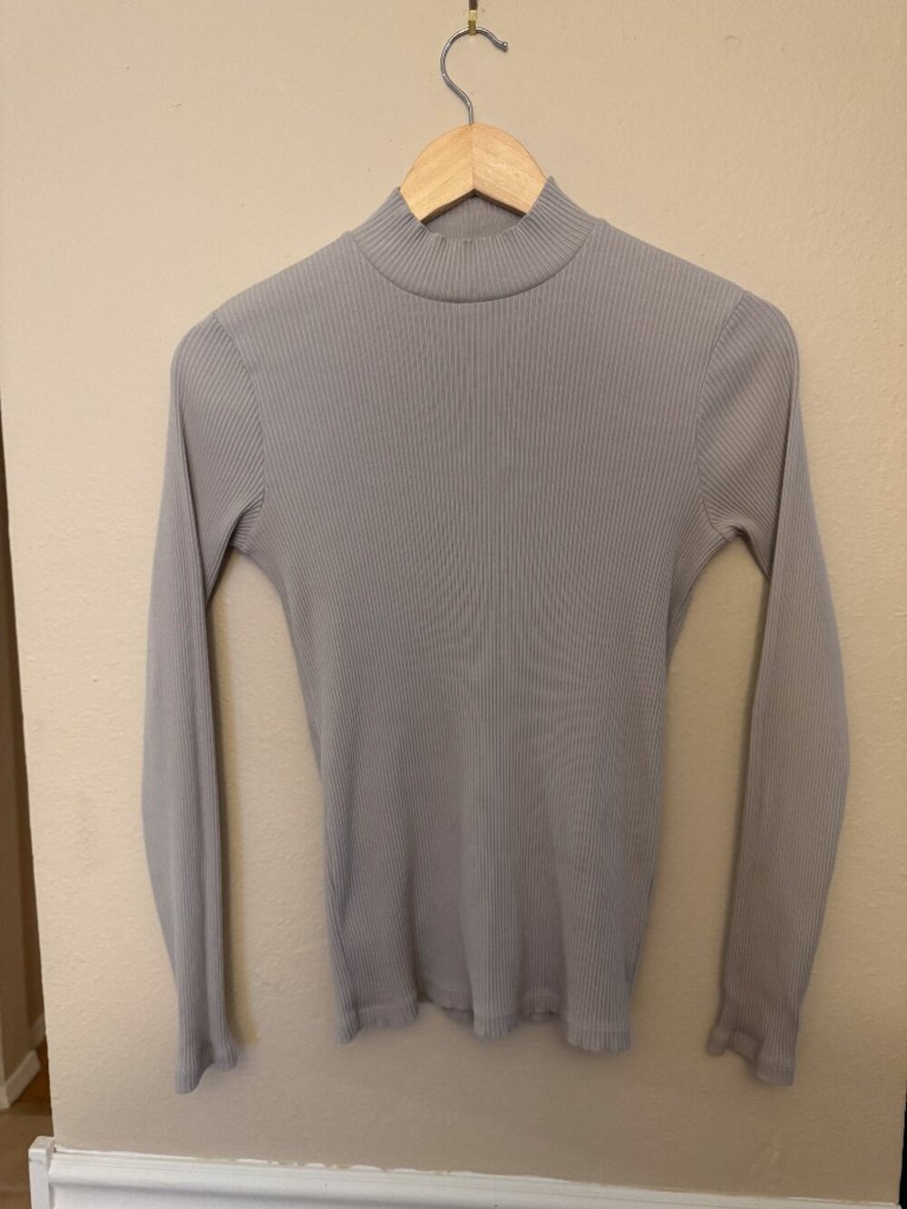 Uniqlo Long Sleeved Mock Neck Tee Shirt - Small